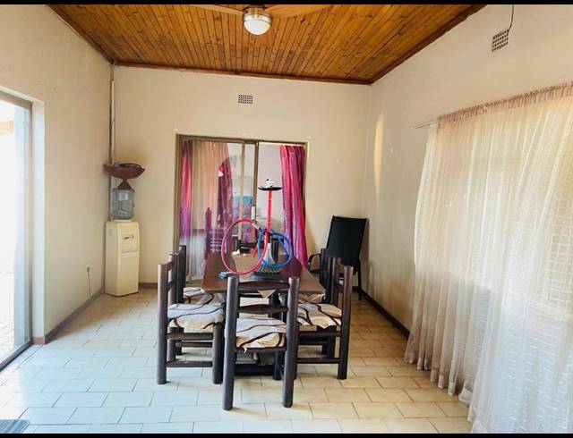 5 BEDROOM HOUSE FOR SALE IN PRIMROSE EAST